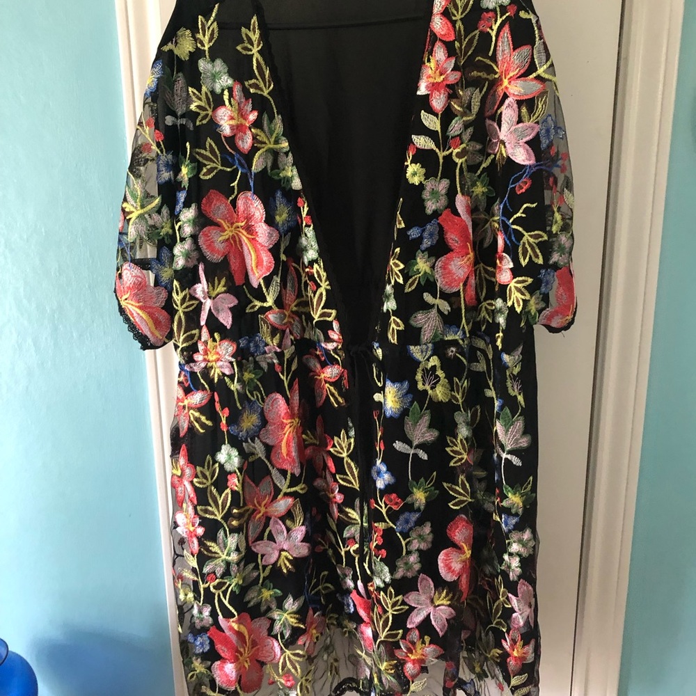 Soprano floral coverup/robe